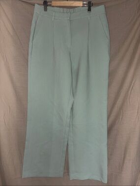 Classic Women's Wide-Leg Pants in Light Green